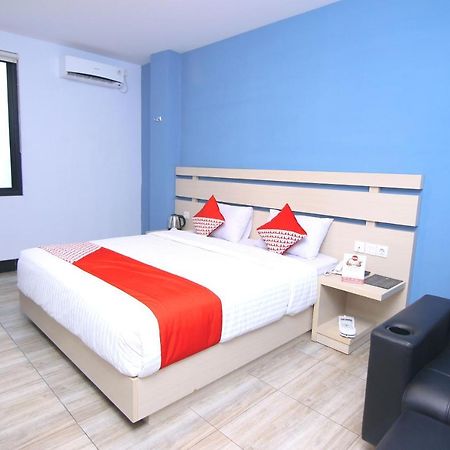 Oyo 592 Budget Hotel By The Harbour Padang  Eksteriør billede