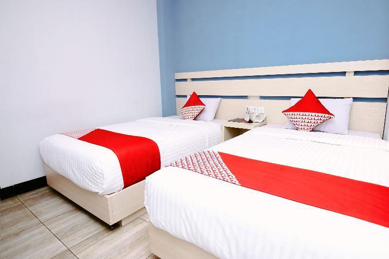 Oyo 592 Budget Hotel By The Harbour Padang  Eksteriør billede