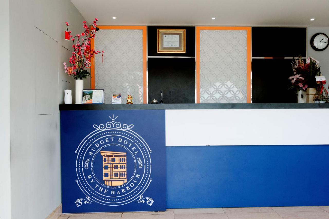 Oyo 592 Budget Hotel By The Harbour Padang  Eksteriør billede