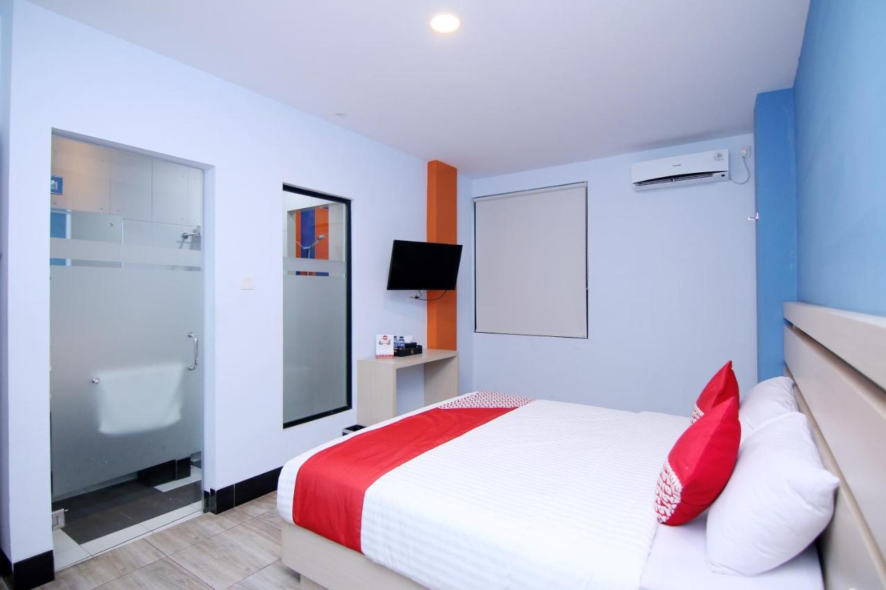 Oyo 592 Budget Hotel By The Harbour Padang  Eksteriør billede
