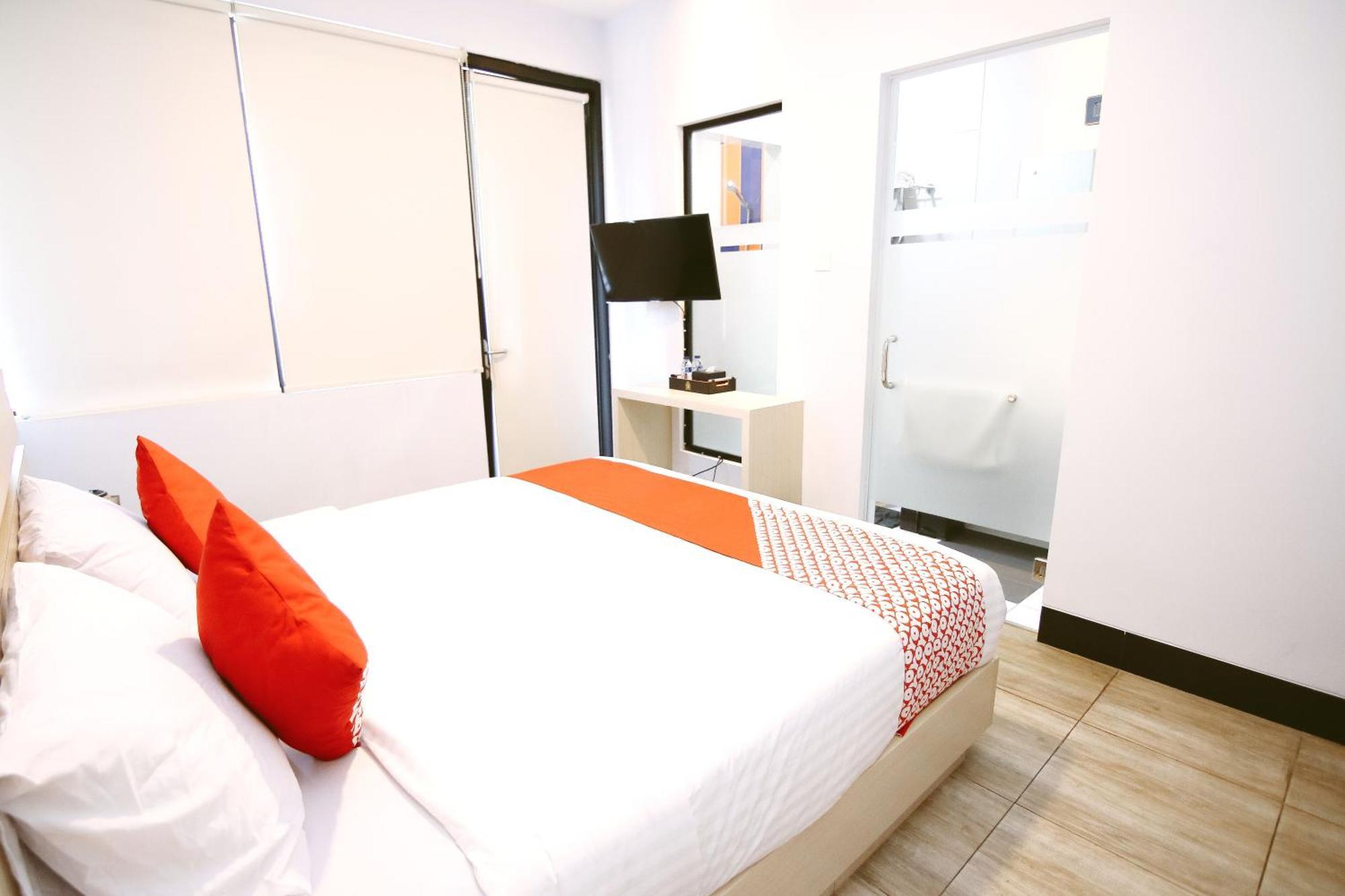 Oyo 592 Budget Hotel By The Harbour Padang  Eksteriør billede