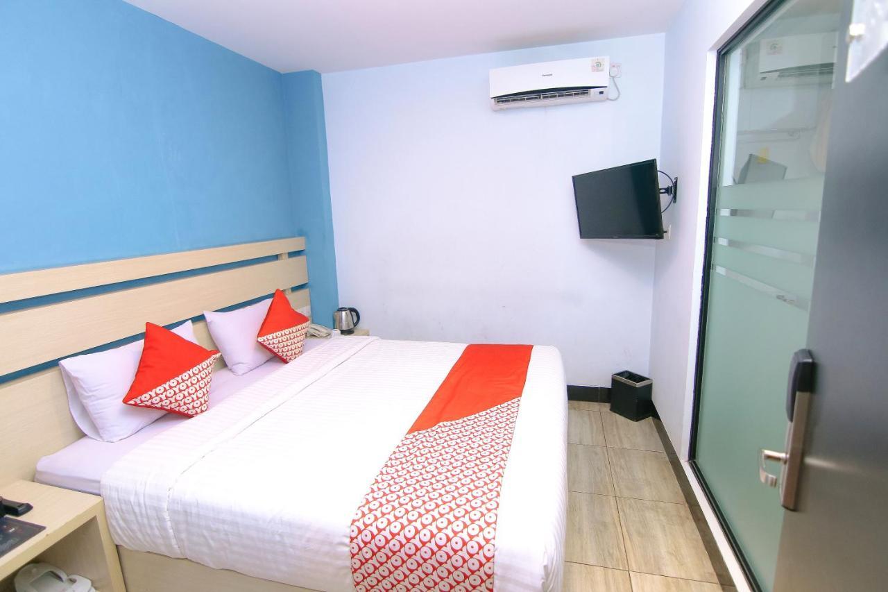 Oyo 592 Budget Hotel By The Harbour Padang  Eksteriør billede