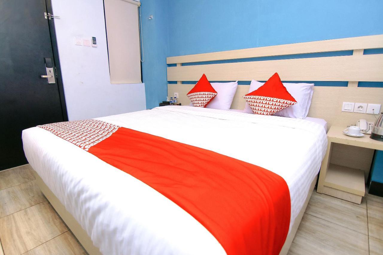 Oyo 592 Budget Hotel By The Harbour Padang  Eksteriør billede